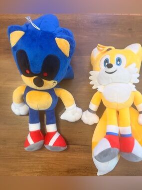Lot 2 Sonic Plush Toys Dolls: Sonic the Hedgehog Plush Window Clings NWOT